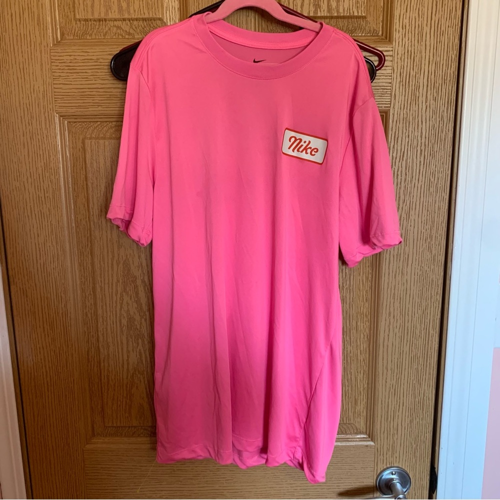 Nike Men's Vibrant Pink Short Sleeve Tee